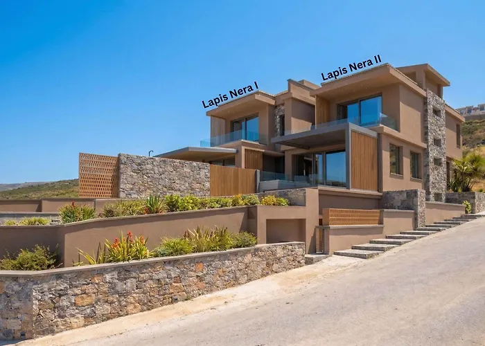 Lapis Nera - Beachfront&free Heated Pools Villa *
